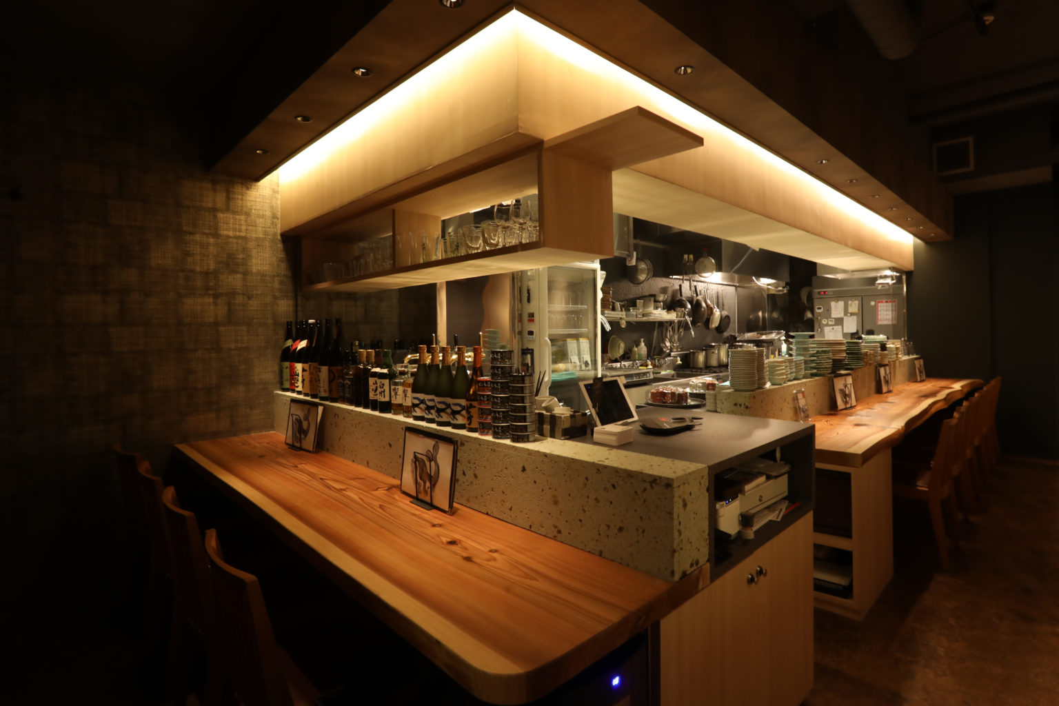 調理場を魅せる舞台に!オープンキッチンで頼みたくなるデザインとは? | 飲食店デザイン研究所